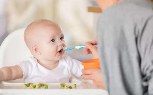 宝宝吃米粉满足需求 给宝宝冲米粉常见误区-八凡集