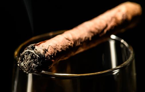 经常吸烟喝酒易致男人不育 预防男性不育的食物-八凡集