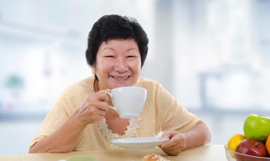 老人吃早餐的三宜三不宜 老年人吃早餐什么时候最合理-八凡集