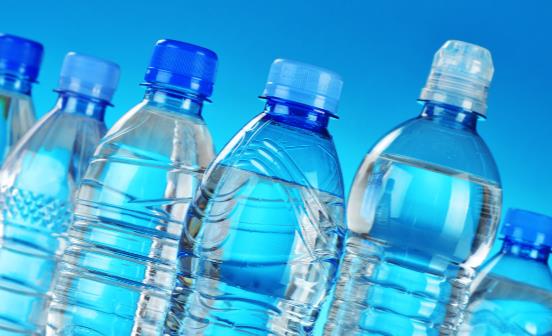 多喝水不如会喝水 老人养生喝好三杯水-八凡集