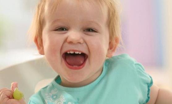 宝宝噎食急救正确方法 妈妈学几招很有必要-八凡集