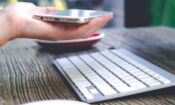 键盘的肮脏程度呈几何级增加 解决键盘上的细菌妙招-八凡集