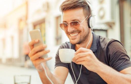 总玩手机脖子痛?手指痛?你可能是得了“手机病”