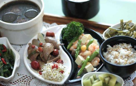 产后第一餐的饮食调养非常重要 月子食谱推荐-八凡集