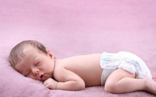 宝宝睡眠小动作妈妈要留心 警惕蒙被综合征-八凡集
