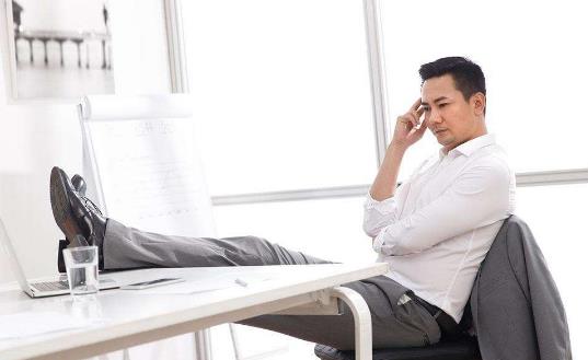 造成焦虑症的原因有哪些-八凡集