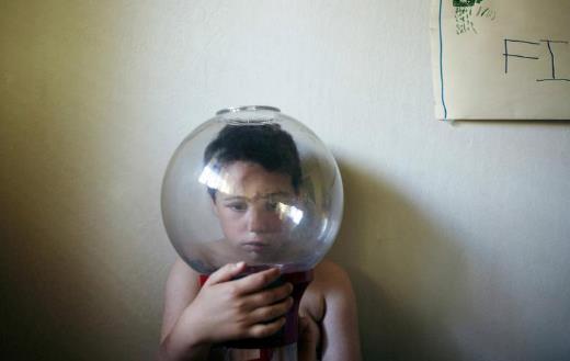 走近自闭症儿童 治疗儿童自闭症家长的作用最重要-八凡集