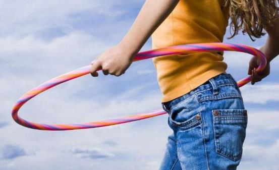 最适合老年人的健身运动 空转呼啦圈健腰椎-八凡集