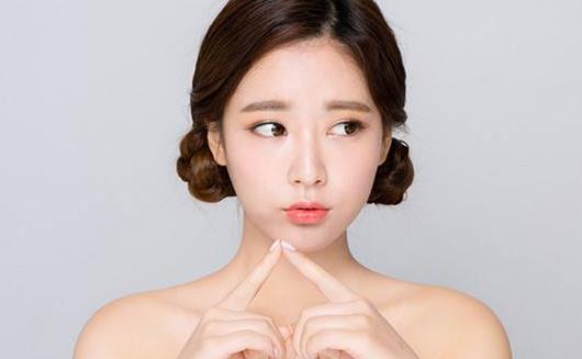 孕妇护肤深陷误区 孕期挑选护肤品的原则-八凡集