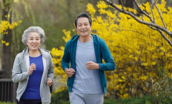老人慢跑能减轻烟瘾发作 老人慢跑的注意事项