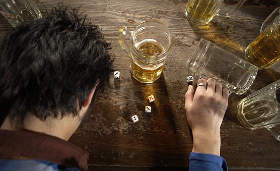 饮酒过度对肝脏肠胃造成损害 老中医提供的解酒方-八凡集