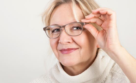 老人选配老花镜的五大注意事项