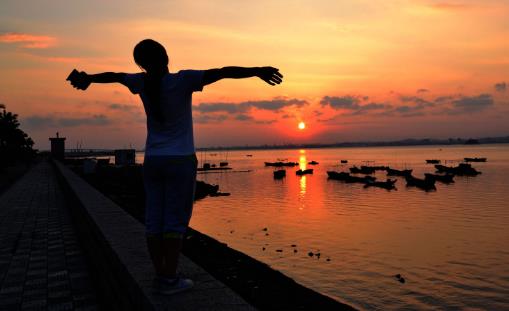 早起后养成好习惯能养生保健 最好姿态迎接新的一天-八凡集