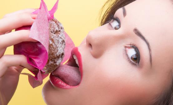 嘴巴里时苦时甜有异味 中药来消除口味异常-八凡集