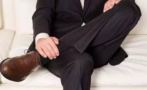 ​青少年跷二郎腿跷多了会怎样 怎样才能控制不跷二郎腿-八凡集