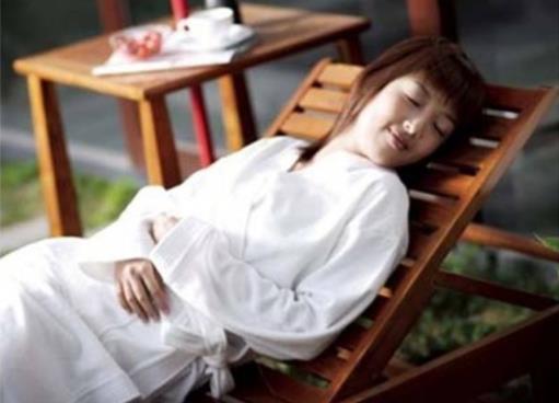 上班族午睡对身体有哪些好处?午睡睡多久健康