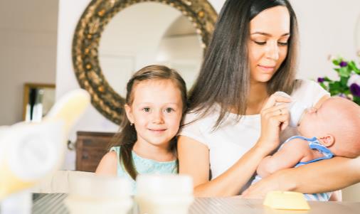 用吸奶器可刺激乳汁分泌 吸奶困难的解决方法-八凡集