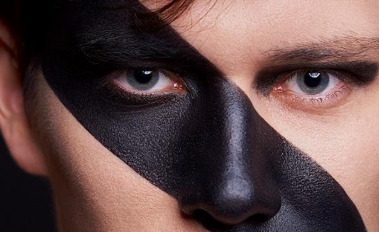 摆脱熊猫眼 要坚持对的偏方治疗法-八凡集