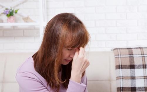 进入更年期的女人,这些迹象“蠢蠢欲动”,别等降临了才