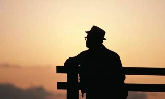 老年抑郁症的症状表现 对抑郁型老人绘画是种好疗法-八凡集