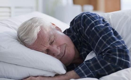 4个原因会引起老人睡不着 缓解老人失眠生活有规矩-八凡集