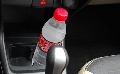 天热开车 绝对不能放在车上的东西-八凡集