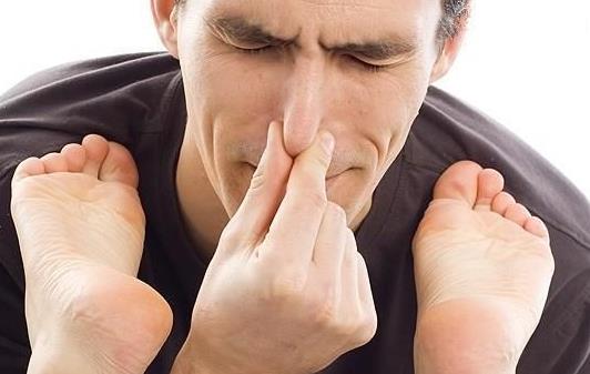 脚臭反复或与7个习惯有关 若不避开或难逃臭-八凡集