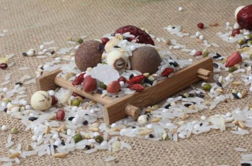 小孩小孩你别馋,过了腊八就是年 腊八节吃腊八粥