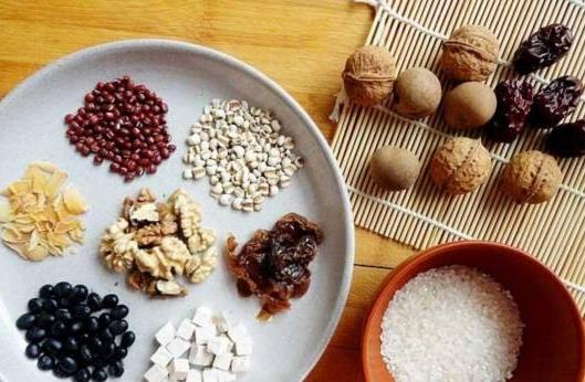 小孩小孩你别馋,过了腊八就是年 腊八节吃腊八粥