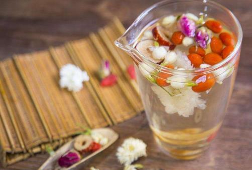 女人大姨妈拜访,就该常喝红糖水?可医生却说红糖水最好别多喝?