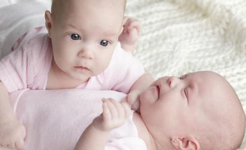 太罕见,一对双胞胎竟然同母异父-八凡集