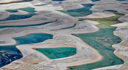 全球最美假沙漠海岸奇观 百里沙漠里能游泳-八凡集