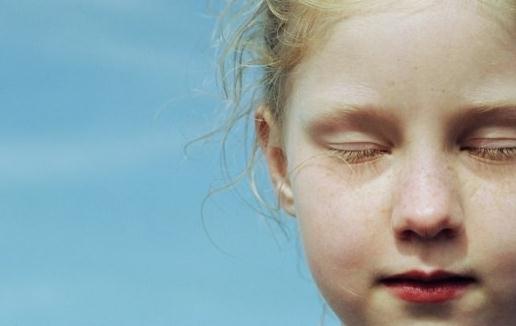 有人愿自瞎双眼?美国一女子失明后称从未如此快乐