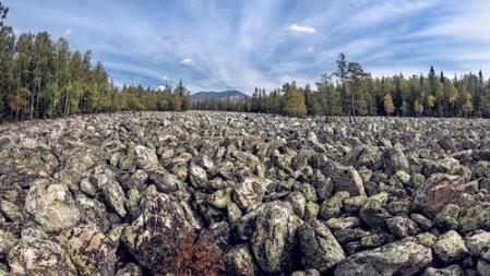 俄罗斯奇特石头河 6公里见不到一滴水 却有流水声-八凡集