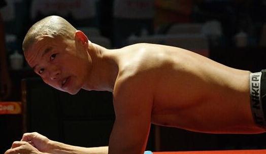 特警毛卫东，平板支撑时间最长的人-八凡集