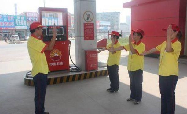 为什么加油员不好找-八凡集