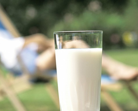 木瓜桃胶炖牛奶的效果是什么-八凡集