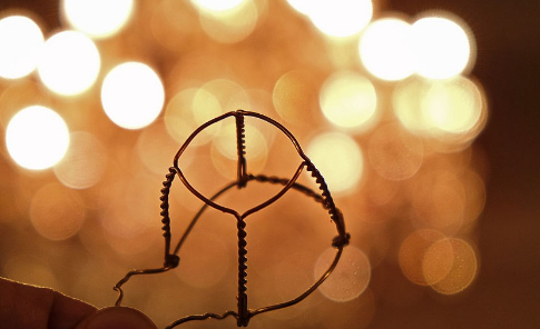 表白情书200字(一段简短而深情的告白200字)-八凡集