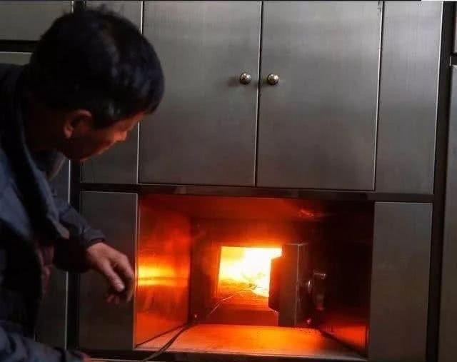 人火化时为什么不能看-八凡集