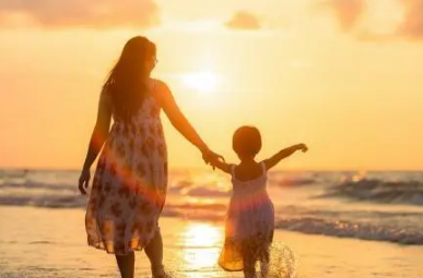 一句话简单的晒娃句子-八凡集