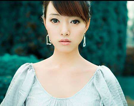 女人脸上哪些痣不能动-八凡集