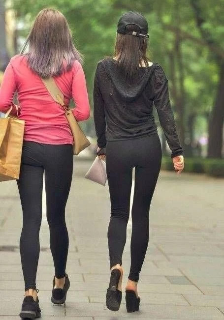 女人超薄打底女裤?穿紧身裤的女人图片