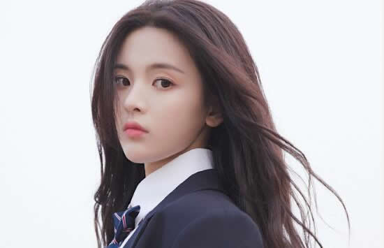 杨超越个人资料身高年龄学历介绍及2020最新图片-八凡集