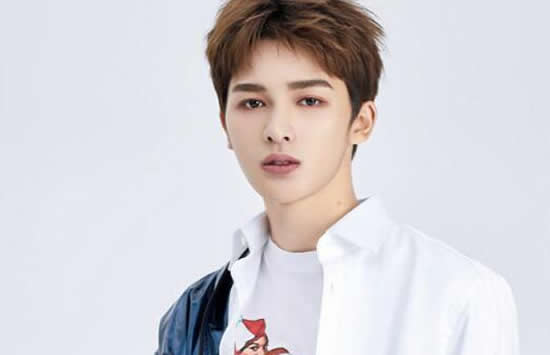 朱正廷的粉丝名及应援色应援口号是什么-八凡集