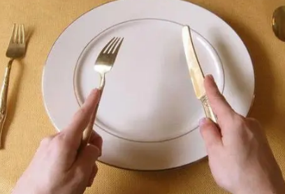 刀叉的正确拿法左右手-八凡集