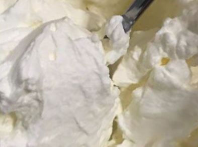 牛奶洗脸能美白吗